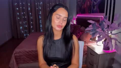 DanaMiers online show from November 21, 2025, 4:44 am