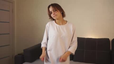 Elvi online show from November 8, 2025, 5:45 pm