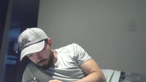 dani3l9905 online show from October 26, 2025, 2:39 am