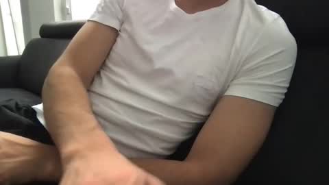 dani895p online show from April 20, 2026, 1:36 pm