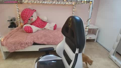 Dani online show from February 17, 2025, 5:10 pm
