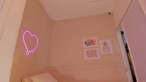 Snapshot of dani_skinny_ chatting on November 10, 2025, 11:42 am Hi I am Dani online show from November 10, 2025, 11:42 am