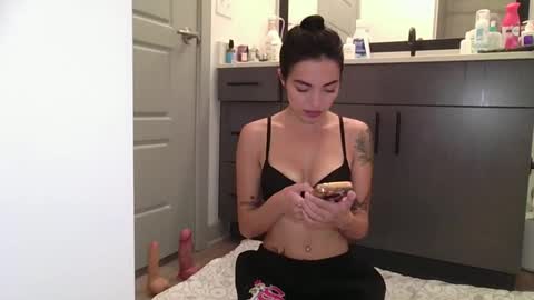 Snapshot of danidivina777 chatting on October 5, 2025, 4:27 pm danidivina777 online show from October 5, 2025, 4:27 pm