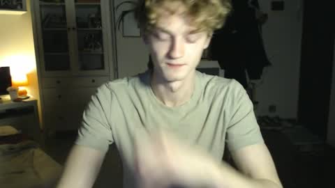 Snapshot of daniel_yumm chatting on April 7, 2026, 8:09 pm Daniel online show from April 7, 2026, 8:09 pm