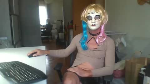 newcumer online show from December 19, 2024, 10:24 am