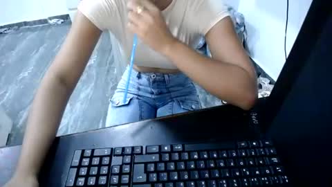 Snapshot of danielaa_foxx chatting on July 1, 2026, 11:15 pm danielaa_foxx online show from July 1, 2026, 11:15 pm