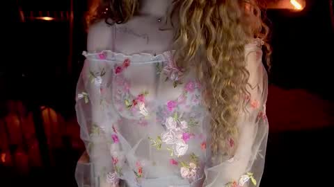 danielareign online show from February 13, 2026, 8:21 am