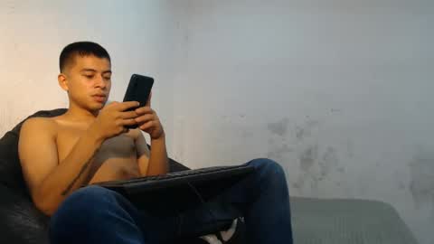 Snapshot of danielitopapii chatting on December 19, 2024, 2:35 pm danielitopapii online show from December 19, 2024, 2:35 pm