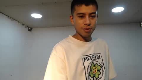 Snapshot of danielitopapii chatting on December 30, 2024, 2:51 pm danielitopapii online show from December 30, 2024, 2:51 pm