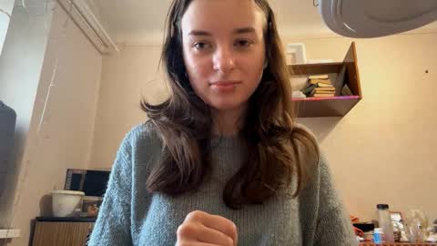 Mia online show from October 27, 2025, 6:50 am