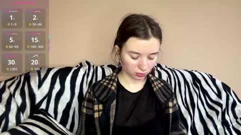 Mia online show from December 1, 2025, 7:24 am