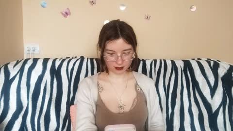 Mia online show from April 20, 2026, 1:14 pm