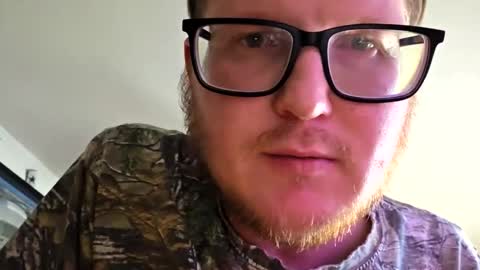 Snapshot of danielp_mod_cb chatting on October 24, 2025, 9:22 pm Daniel    y. online show from October 24, 2025, 9:22 pm