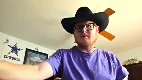 Snapshot of danielp_mod_cb chatting on October 31, 2025, 7:26 pm Daniel    y. online show from October 31, 2025, 7:26 pm