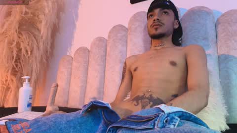 daniels_gil online show from October 3, 2025, 3:47 am