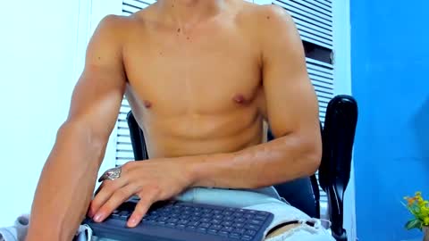Snapshot of danii_scot chatting on December 19, 2024, 10:13 am Dani online show from December 19, 2024, 10:13 am