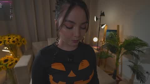      online show from October 2, 2025, 10:39 pm