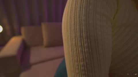      online show from October 14, 2025, 10:43 pm