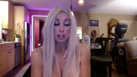 Snapshot of danikawhite69 chatting on March 4, 2026, 2:01 pm DanikaWhite69 online show from March 4, 2026, 2:01 pm