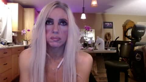Snapshot of danikawhite69 chatting on July 18, 2026, 1:37 pm DanikaWhite69 online show from July 18, 2026, 1:37 pm