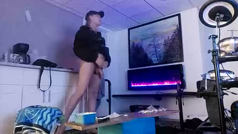 danimal5000 online show from October 9, 2025, 4:54 am