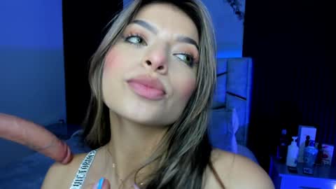 Snapshot of daniphoenixx chatting on December 18, 2024, 9:29 pm Dani Phonenix online show from December 18, 2024, 9:29 pm