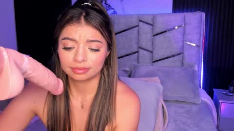 Snapshot of daniphoenixx chatting on January 24, 2025, 1:24 am Dani Phonenix online show from January 24, 2025, 1:24 am