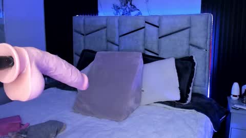 Snapshot of daniphoenixx chatting on February 10, 2025, 7:28 pm Dani Phonenix online show from February 10, 2025, 7:28 pm