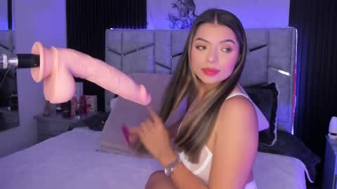 Snapshot of daniphoenixx chatting on February 13, 2025, 7:42 pm Dani Phonenix online show from February 13, 2025, 7:42 pm