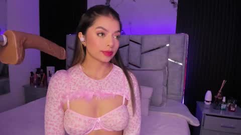 Snapshot of daniphoenixx chatting on March 3, 2025, 7:39 pm Dani Phonenix online show from March 3, 2025, 7:39 pm