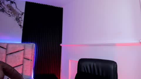 Snapshot of daniphoenixx chatting on October 24, 2025, 7:32 pm Dani Phonenix online show from October 24, 2025, 7:32 pm