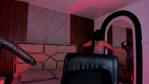 Dani Phonenix online show from November 6, 2025, 3:24 pm