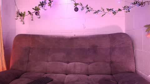 Snapshot of danita_veelz chatting on December 19, 2024, 2:24 pm danita_veelz online show from December 19, 2024, 2:24 pm