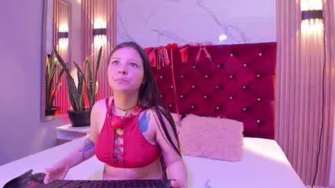 Snapshot of danna__rouse chatting on February 1, 2026, 7:45 pm Danna online show from February 1, 2026, 7:45 pm