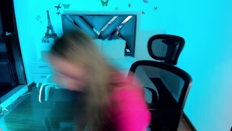 Danna martinezz online show from December 4, 2024, 3:21 pm