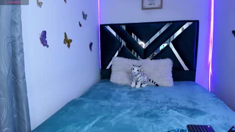 Danna martinezz online show from December 4, 2025, 9:23 pm