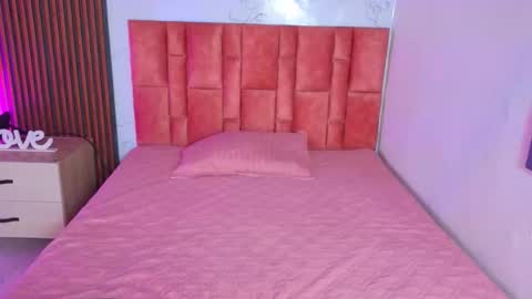 Snapshot of danna_peters chatting on November 19, 2025, 7:47 pm danna_peters online show from November 19, 2025, 7:47 pm