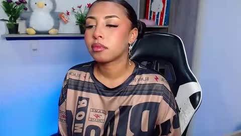 Danna online show from December 16, 2025, 11:10 pm