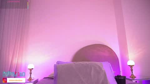 Danna Berlin  online show from November 19, 2025, 7:25 pm