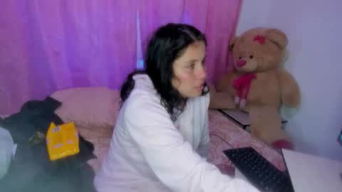 Danna Sofia jeins online show from November 5, 2025, 10:32 pm