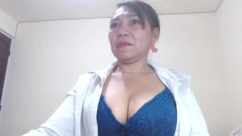 dannamomcerratt online show from April 18, 2026, 6:45 pm