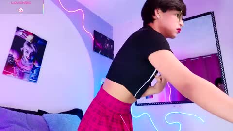 Snapshot of dannyhot__ chatting on October 1, 2025, 8:26 pm Danny online show from October 1, 2025, 8:26 pm