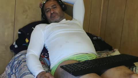 dantehot82 online show from January 1, 2025, 7:20 am