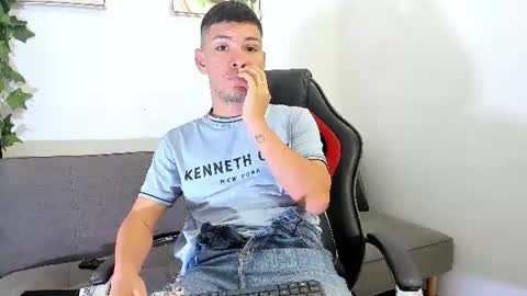 Snapshot of danterivas__ chatting on June 22, 2026, 8:17 pm Dante Rivas online show from June 22, 2026, 8:17 pm