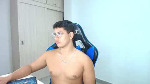 Snapshot of dantraxx chatting on December 20, 2024, 4:20 am Dantraxx online show from December 20, 2024, 4:20 am