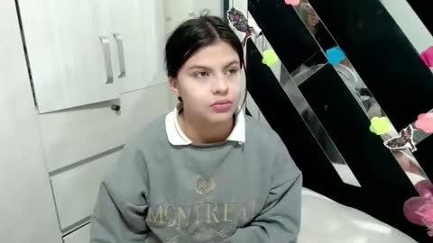 daphne877046 online show from November 27, 2025, 5:48 pm