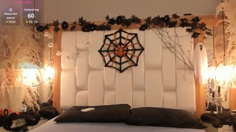 daphne_and_roger online show from October 22, 2025, 11:21 am