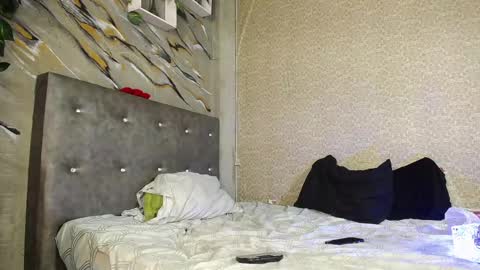 Snapshot of daphne_coop3r chatting on February 14, 2025, 8:37 pm online show from February 14, 2025, 8:37 pm