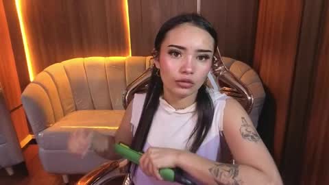 daphne_nicole_b online show from April 8, 2026, 12:49 pm