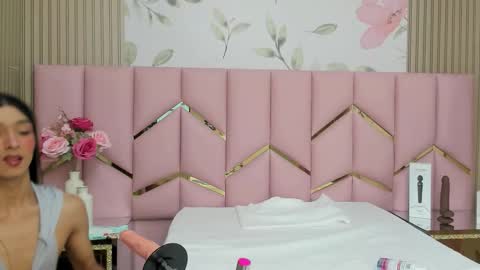 Snapshot of dara_petite_ chatting on October 30, 2025, 1:18 am online show from October 30, 2025, 1:18 am